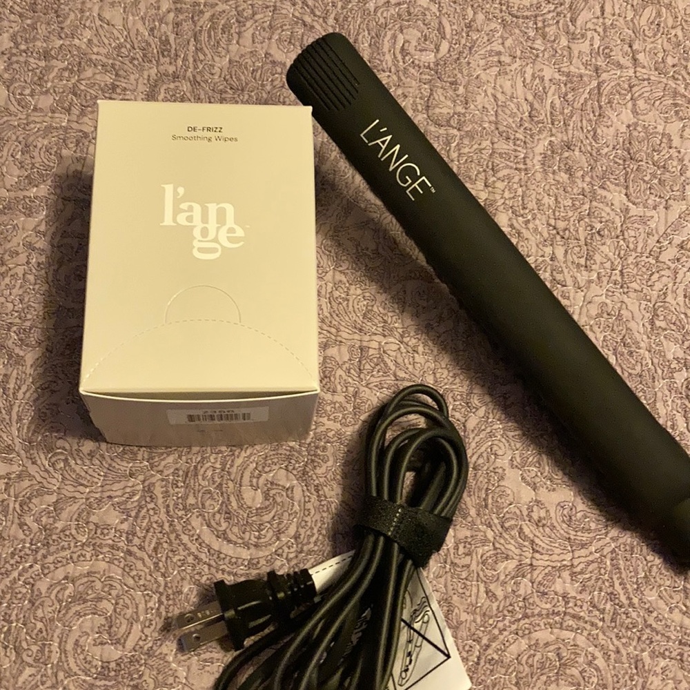 L’ange Straightner and De-Frizz wipes